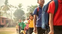Heboh, Di India Bayar Uang Sekolah Pakai Sampah 12
