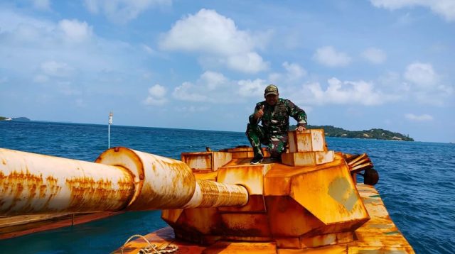 TNI AL Evakuasi Benda Mirip Tank yang Mengapung di Perairan Natuna dan Pulau Cempedak