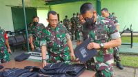 TNI AD Uji Fungsi Rompi Tahan Peluru Level IV