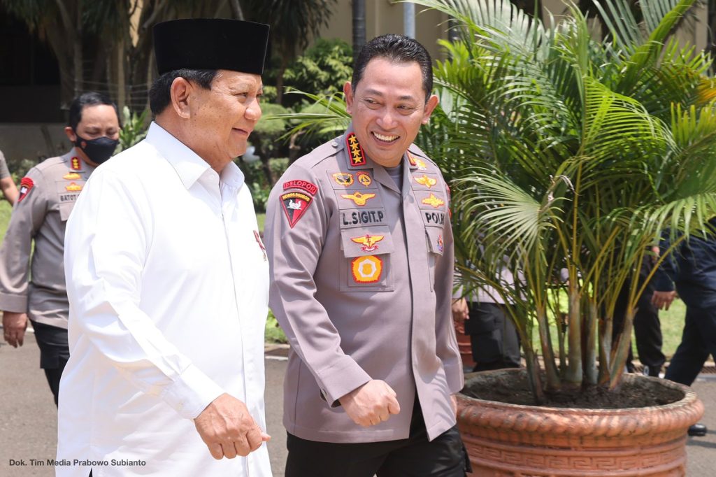 Sambangi Markas Korps Bhayangkara, Menhan Prabowo: Negara Butuh TNI Polri yang Kuat dan Tangguh 1