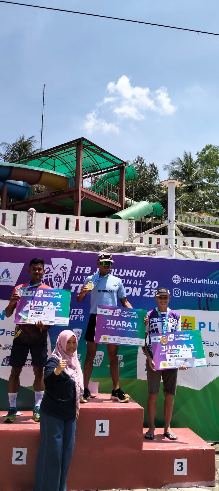 Atlet TNI AL Sapu Bersih di Kejuaraan Internasional ITB Jatiluhur Internasional Triathlon
